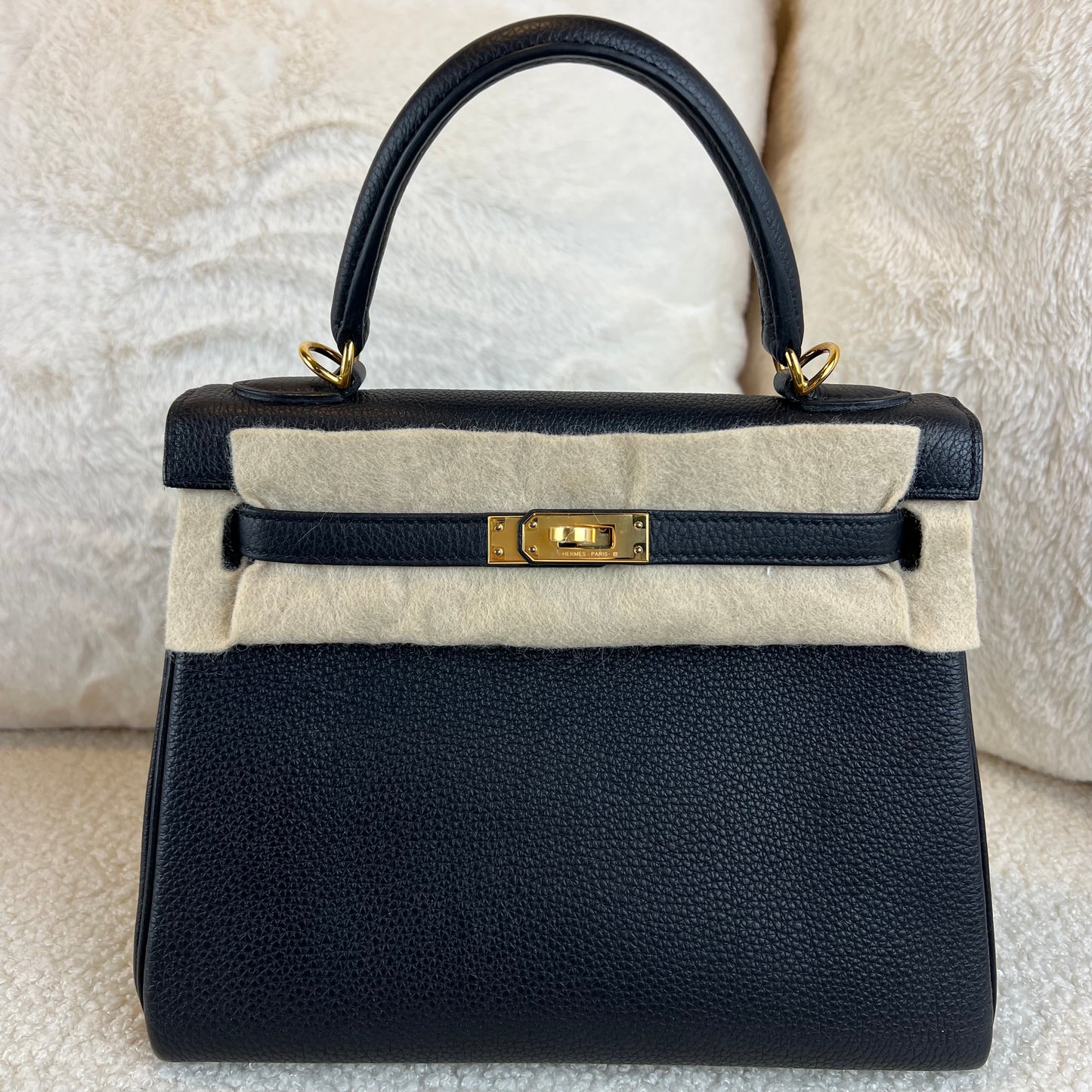 Hermès Kelly 25 Retourne Noir with Gold Hardware