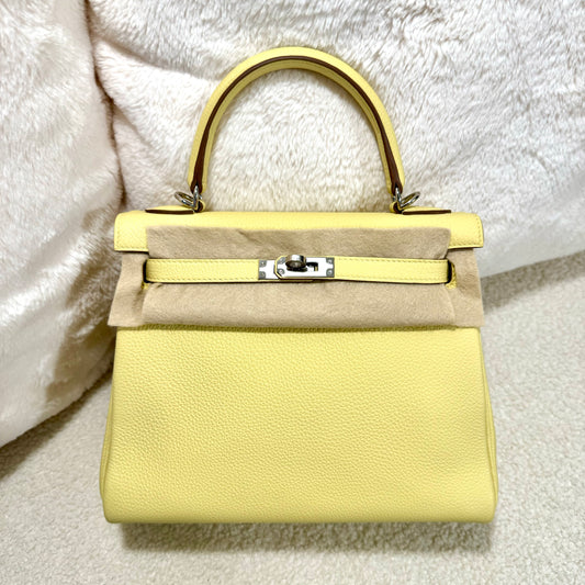 Hermès Kelly 25 in Jaune Poussin with Gold Hardware